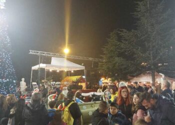 Με μεγάλη επιτυχία και συμμετοχή πλήθους κόσμου πραγματοποιήθηκε η “Χριστουγεννιάτικη Συνάντηση” των Πολιτιστικών Συλλόγων του Δήμου Εορδαίας, στην Κεντρική Πλατεία της Πόλης! (ρεπορτάζ της Κούλας Πουλασιχίδου)