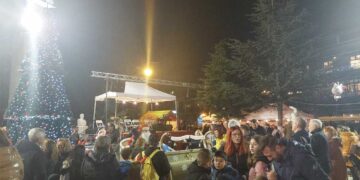 Με μεγάλη επιτυχία και συμμετοχή πλήθους κόσμου πραγματοποιήθηκε η “Χριστουγεννιάτικη Συνάντηση” των Πολιτιστικών Συλλόγων του Δήμου Εορδαίας, στην Κεντρική Πλατεία της Πόλης! (ρεπορτάζ της Κούλας Πουλασιχίδου)