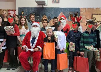 «Η μπουγάδα του Άι-Βασίλη»  από το 1ο Δημοτικό Σχολείο Αγίας Παρασκευής