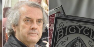 "Χαρτοπαιξίας, λόγω ημερών, εγκώμιον" - Γράφει ο Β. Π. Καραγιάννης