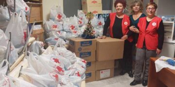 Χριστουγεννιάτικα δέματα "αγάπης" διένειμε το Π.Τ. ΕΕΣ Πτολεμαΐδας , σε 100 ευάλωτες οικογένειες της περιοχής
