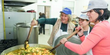 Χριστουγεννιάτικη προσφορά αγάπης από τη HELLENiQ ENERGY 8 τόνοι τρόφιμα για 500 οικογένειες - Διανομή και στη Δ. Μακεδονία