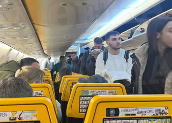 Ουγγαρία: Τέλος στην περιπέτεια των 100 Ελλήνων στη Βουδαπέστη – Πέταξαν για Αθήνα μετά από 21 ώρες