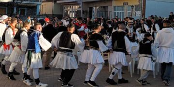 Εμπόριο: Ζουρνάδες, γκάϊντες γκέγκηδες και πολύς χορός στο έθιμο του τριήμερου εκδηλώσεων Πρωτοχρονιάς