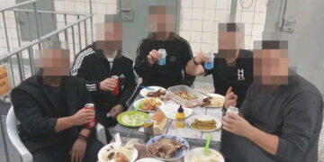 Επείγουσα πειθαρχική προκαταρκτική εξέταση για το Ρεβεγιόν Χριστουγέννων με κινητά, φαγητά και μπύρες στον Κορυδαλλό