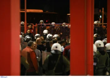 Επεισόδια Ρέντη: Ακρωτηρίασαν το πόδι του αστυνομικού