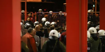 Επεισόδια Ρέντη: Ακρωτηρίασαν το πόδι του αστυνομικού