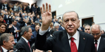 «Φίλε Κυριάκο, δεν σας απειλούμε, αν δεν μας απειλήσετε» – Όχι μόνο υφαλοκρηπίδα και ΑΟΖ στη Χάγη λέει ο Ερντογάν