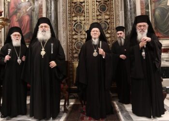 Ιερά Σύνοδος: Διαφωνεί με την τεκνοθεσία από τα ομόφυλα ζευγάρια