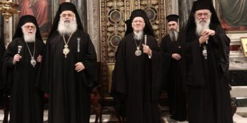 Ιερά Σύνοδος: Διαφωνεί με την τεκνοθεσία από τα ομόφυλα ζευγάρια