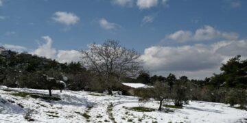 Καιρός: Βροχές και καταιγίδες… σε όλη τη χώρα, χιόνια με κρύο στη Βόρεια Ελλάδα – Επικαιροποιήθηκε το έκτακτο δελτίο