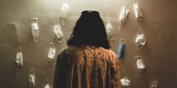 «Κοκτέιλ» κορονοϊού και ιώσεων πιέζει το σύστημα υγείας - «Μην εξαντλούμε τα μικρά παιδιά»