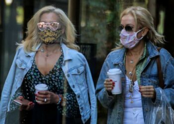 Κορωνοϊός: Επιστρέφει η covid-19 - Μάσκες και πάλι σε νοσοκομεία, κλειστούς χώρους και ΜΜΜ