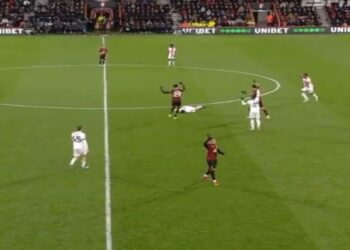 Σοκ στο Μπόρνμουθ – Λούτον, κατέρρευσε ο Τομ Λόκιερ και διακόπηκε οριστικά ο αγώνας