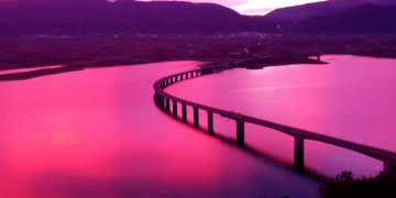 Μαγικές φωτογραφίες από τη λίμνη Σερβίων σήμερα το πρωί