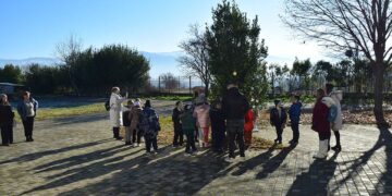 Με αστεράκια και ευχές των μαθητών του Δημοτικού Σχολείου Αιανής στολίστηκαν τα δέντρα του Αρχαιολογικού Μουσείου Αιανής