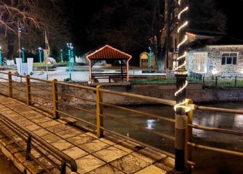 Φωτογραφίες από το όμορφα εορταστικά στολισμένο Μηλοχώρι