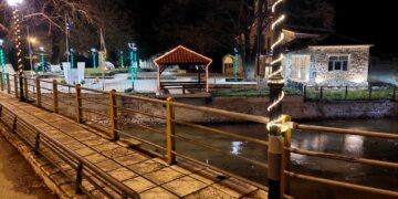 Φωτογραφίες από το όμορφα εορταστικά στολισμένο Μηλοχώρι