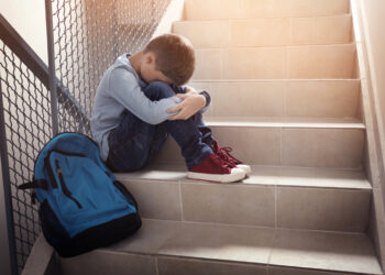 Μήνυση από τους γονείς και ΕΔΕ στο σχολείο για το αδιανόητο bullying στον 7χρονο σε σχολείο στο Βόλο