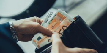 Νέες αυξήσεις μισθών το 2024-Τριετίες και κατώτατος μισθός δίνουν νέο «αέρα» στις αποδοχές ιδιωτικών υπαλλήλων