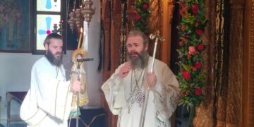 Ιερουργούντος του Σεβασμιωτάτου Μητροπολίτου Φλωρίνης Πρεσπών και Εορδαίας κ.κ Ειρηναίου, η Αρχιερατική Θεία Λειτουργία στον Ιερό Ναό Αγίας Τριάδος Πτολεμαΐδας