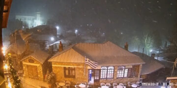 Live εικόνα από τη χιονόπτωση αυτή την ώρα στο πανέμορφο Νυμφαίο