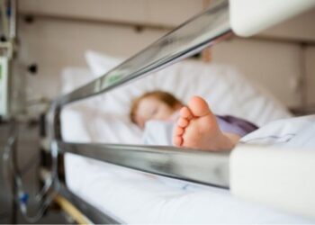 Ανησυχία μετά τον θάνατο 8χρονου από στρεπτόκοκκο: Πώς μεταδίδεται, ποια είναι τα επικίνδυνα συμπτώματα