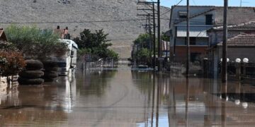 Κάθε μέρα και πιο δύσκολη η ζωή των πλημμυροπαθών της Θεσσαλίας – «Τα χειρότερα Χριστούγεννα της ζωής μας»