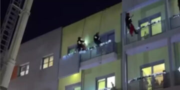 Πυροσβέστες στόλισαν το κτίριο της ογκολογικής μονάδας στο «Παίδων»