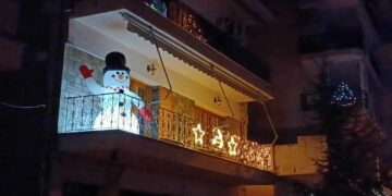 Έτσι στόλισαν τα μπαλκόνια και τις αυλές τους , οι κάτοικοι της Πτολεμαΐδας ! (της Κούλας Πουλασιχίδου)