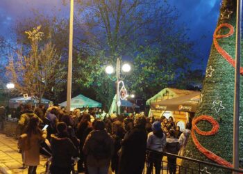 Το Πνεύμα των Χριστουγέννων έφτασε στην κοινότητα Δρεπάνου - Φωταγωγήθηκε το χριστουγεννιάτικο δέντρο