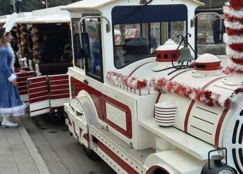 Το πρωϊνό της Παρασκευής 15-12-2022 ξεκινάει τις διαδρομές του στην Πτολεμαΐδα, το Χριστουγεννιάτικο τρένο του Δ. Εορδαίας