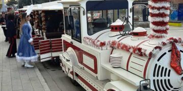 Το πρωϊνό της Παρασκευής 15-12-2022 ξεκινάει τις διαδρομές του στην Πτολεμαΐδα, το Χριστουγεννιάτικο τρένο του Δ. Εορδαίας