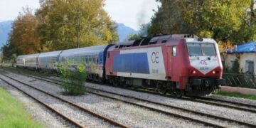 Επανέναρξη από σήμερα των  δρομολογίων στον άξονα Αθήνα – Θεσσαλονίκη. Με επιβάτη τον Χρήστο Σταϊκούρα το πρώτο τραίνο