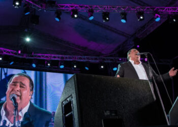 Βασίλης Καρράς: Σε λαϊκό προσκύνημα η σορός του – «Δάκρυσαν» οι πίστες για τον «Άρχοντα της Νύχτας» (βίντεο)