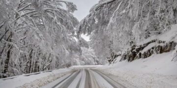 Η πανέμορφη φωτογραφία του Αργύρη Καραμούζα από την χιονισμένη Βίγλα