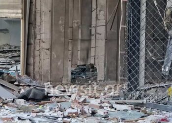 Βομβαρδισμένο τοπίο το κέντρο του Πειραιά μετά την ισχυρότατη έκρηξη – Αναζητούνται οι δράστες