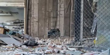 Βομβαρδισμένο τοπίο το κέντρο του Πειραιά μετά την ισχυρότατη έκρηξη – Αναζητούνται οι δράστες