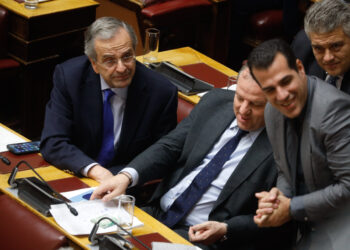Βουλή: Σαμαράς και άλλοι 6 βουλευτές της ΝΔ διαφωνούν με την τροπολογία Καιρίδη για το μεταναστευτικό