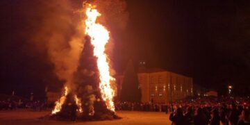 Σιάτιστα: Άναψαν χθες Σάββατο οι «κλαδαριές»
