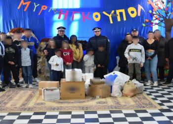 Στο πλαίσιο εορτασμού των Χριστουγέννων και του Νέου Έτους, οι Αστυνομικές Υπηρεσίες της Δυτικής Μακεδονίας συγκέντρωσαν εθελοντικά διάφορα είδη, τα οποία προσφέρθηκαν σε Ιδρύματα και φορείς
