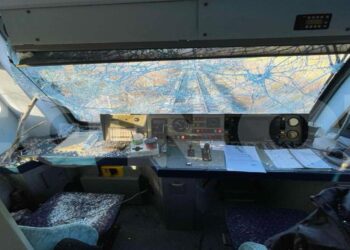 Θεσσαλονίκη: Τρένο συγκρούστηκε με δέντρο – Τραυματίστηκε ο μηχανοδηγός