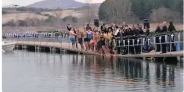 Αγιασμός των υδάτων στην τεχνητή λίμνη Πολυφύτου (βίντεο)