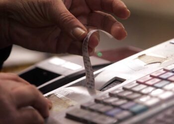 ΑΑΔΕ: Πάνω από 160.000 τα ηλεκτρονικά «καρφώματα» καταγγελίες για φοροδιαφυγή και «μαϊμού» αποδείξεις