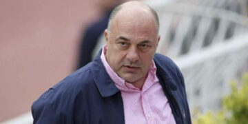 Αχιλλέας Μπέος: «Μάγκας ο Οικονομόπουλος, πάνε να καταργήσουν τους όρους πατέρα και μητέρα»