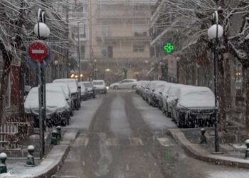 Χιονόπτωση: "Από τον Κόμβο των Lidl έως το κέντρο" - Πως είναι η κατάσταση στην πόλη της Πτολεμαΐδας