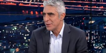 Ενοχλημένος ο Γιώργος Τσίπρας: Έμαθα από την τηλεόραση την απόφαση Κασσελάκη για κομματική πειθαρχία για τα ομόφυλα ζευγάρια