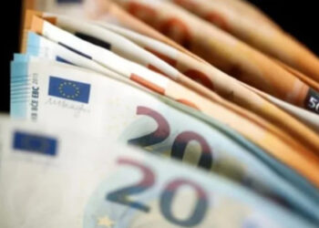 Με προπληρωμένη κάρτα τα επιδόματα ΟΠΕΚΑ – ΔΥΠΑ, πώς θα γίνεται η αίτηση