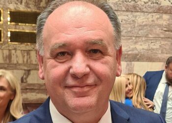 Φωτογραφίζει το «ΟΧΙ» ο Παπασωτηρίου για τα ομόφυλα ζευγάρια: «Η τοπική κοινωνία της Φλώρινας μου ζητάει να μην το ψηφίσω»- VIDEO