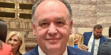 Φωτογραφίζει το «ΟΧΙ» ο Παπασωτηρίου για τα ομόφυλα ζευγάρια: «Η τοπική κοινωνία της Φλώρινας μου ζητάει να μην το ψηφίσω»- VIDEO